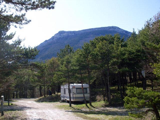 Hôtel Camping La Chabannerie à Saint-Martin-de-Clelles Extérieur photo