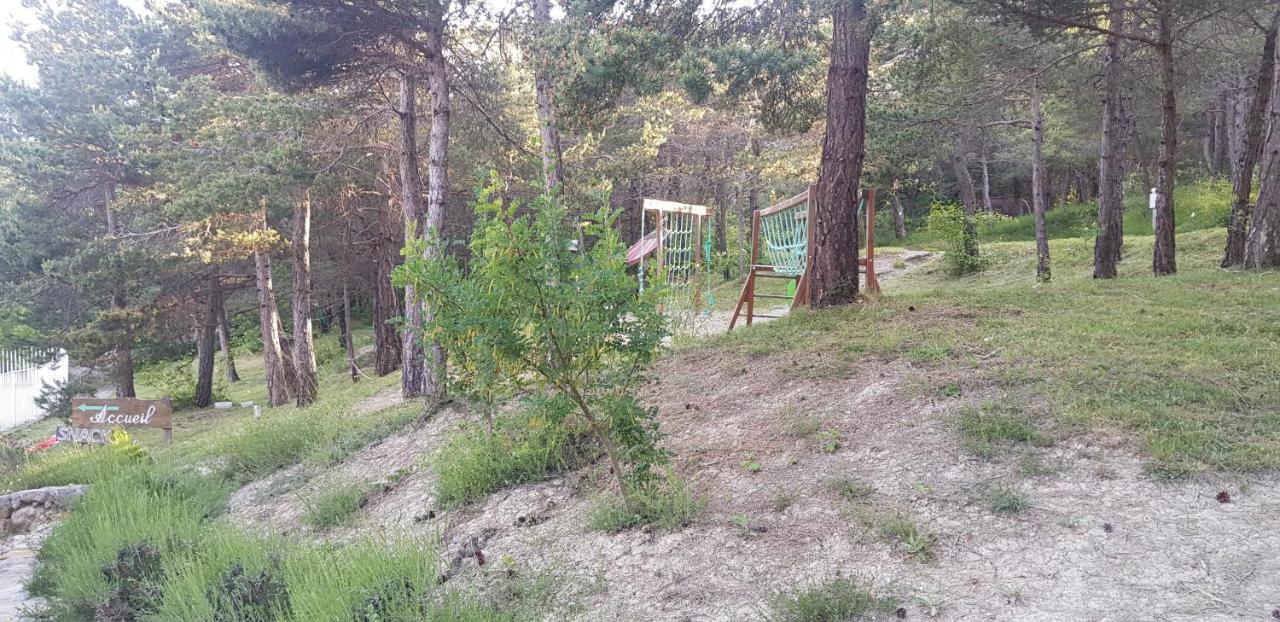 Hôtel Camping La Chabannerie à Saint-Martin-de-Clelles Extérieur photo